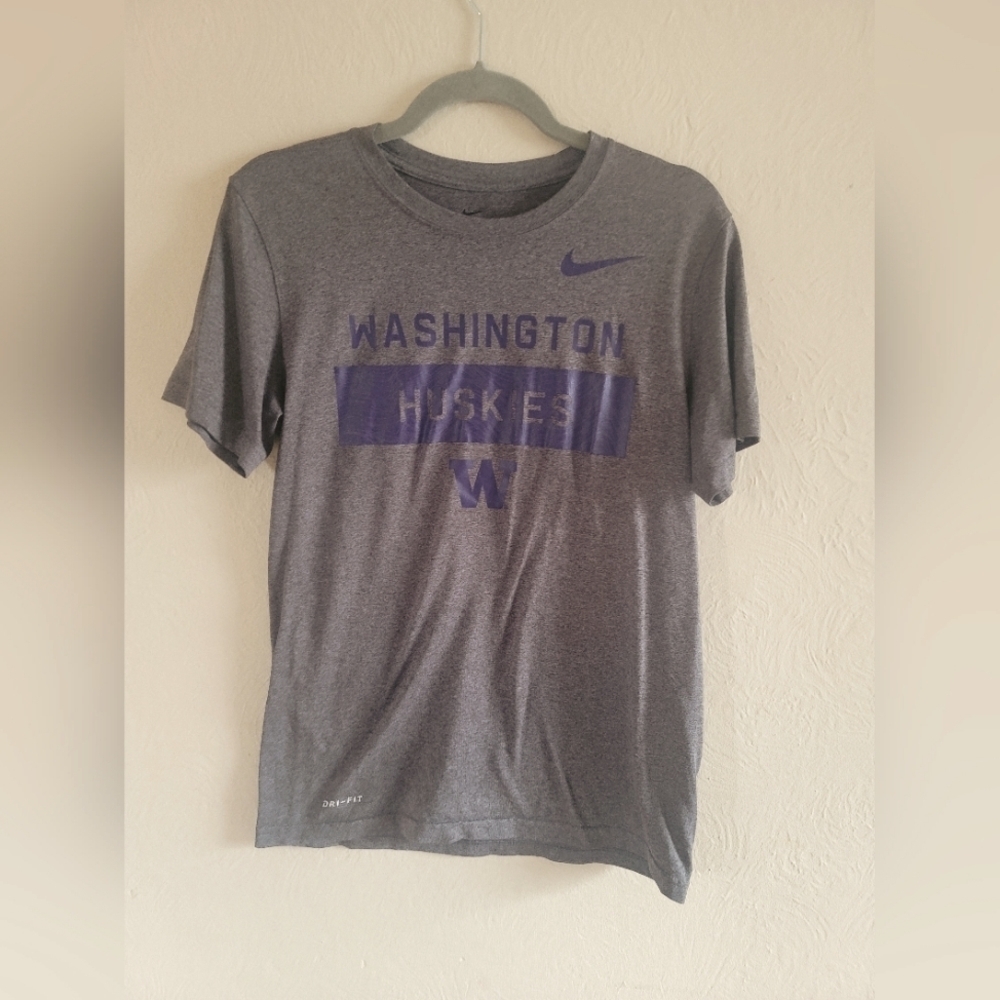 Nike Washington Huskies , The Nike Tee,‎ Dri Fit, Athletic Cut, Size Small